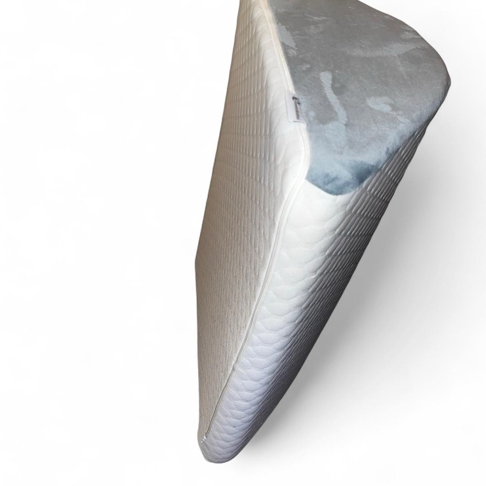 Amazon Essentials White and Gray Quilted Pillow Wedge - Picture 2 of 5